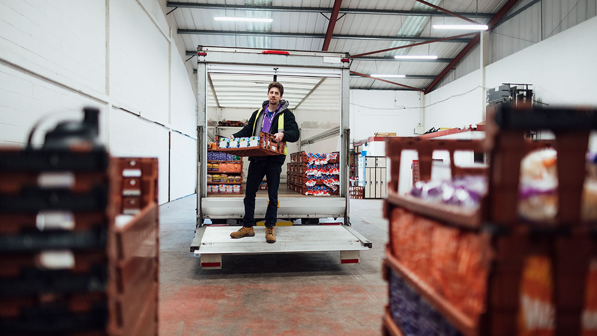 Distribution Management in a Warehouse for Hardgoods